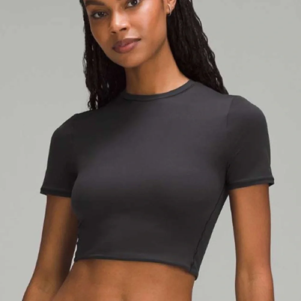 Lululemon Crewneck Cropped T-Shirt Black W3HPQS - Picture 1 of 5
